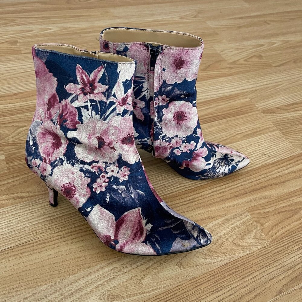 Farylrobin Navy Floral Boots, size 10